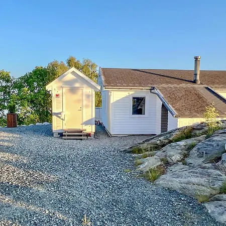 Beautiful In Rennesoy With Wifi Holiday home