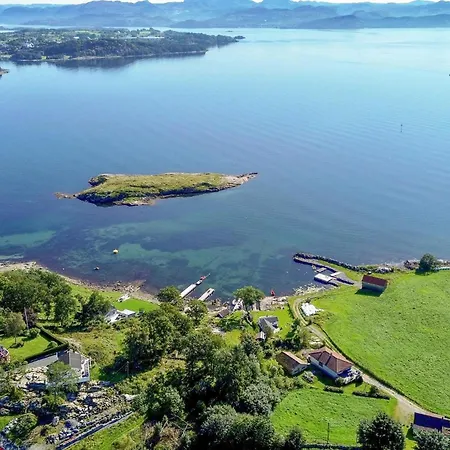 Feriehus Awesome In Rennesoy With House Sea View *