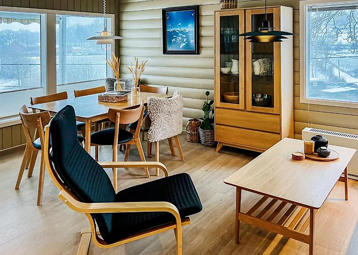 Ferienhaus Beautiful In Rennesoy With Wifi *