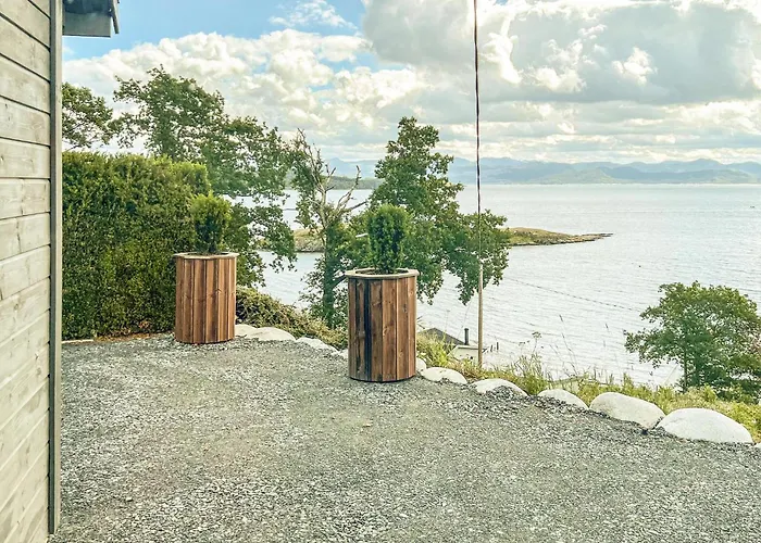 Beautiful In Rennesoy With Wifi Østhusvik