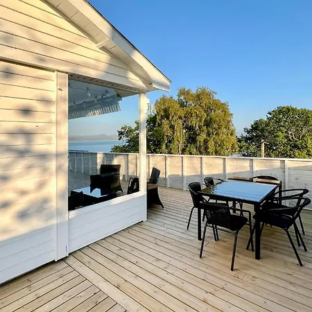 Awesome In Rennesoy With House Sea View * Østhusvik
